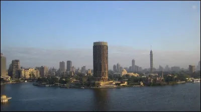 Quelle est cette ville de 20,5 millions d'habitants, capitale de l'Egypte située sur le delta de Nil ?