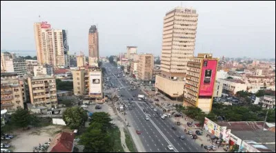 Quelle est cette ville de 14,3 millions d'habitants, capitale de la république démocratique du Congo, plus grande ville francophone du monde ?