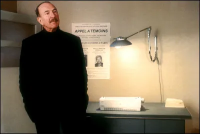 Dans ce film de Laurent Heynemann, Fred, un policier hanté par la mort de sa fille, se réserve les affaires de crimes sordides : il s'agit de "Les mois ... sont meurtriers"