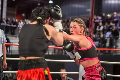 Quels sont les Jeux olympiques qui ont accepté pour la première fois d'accueillir la boxe féminine ?