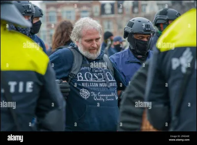 Comment réagis-tu face à des critiques de personnes inconnues ?