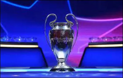 28 mai : 
A lieu au Stade de France la finale de la 67e Ligue des champions entre le club anglais du Liverpool FC et le club espagnol du Real de Madrid. Ce dernier l'emporte 1 à 0 grâce à un but à la 59e minute de son ailier gauche brésilien, Vinicius.
Combien de victoires en Ligue des champions le Real Madrid a-t-il déjà remportées ?