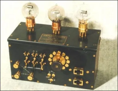 Voici une TSF utilisée par l'armée durant la Première Guerre mondiale. Que signifie cet acronyme ?