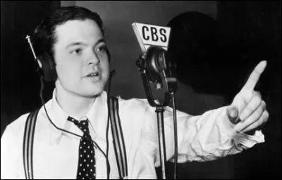 Qui réalise, en 1938 aux USA, une émission d'épouvante retentissante à la radio mettant en scène des Martiens ?