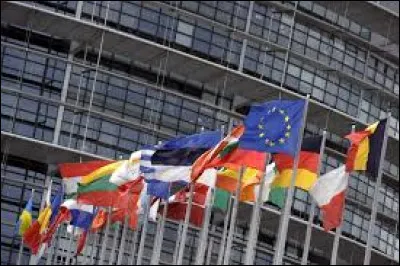 Combien de membres compte aujourd'hui l'Union européenne ?