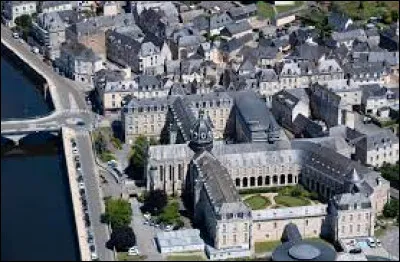 Château-Gontier est deuxième ville du département avec 16 000 habitants :