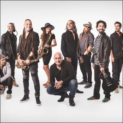 Vous vous rappelez de "Tout le bonheur du monde" de Sinsemilia. Mais vous rappelez-vous des paroles ?

« On vous souhaite tout le bonheur du monde et que quelqu'un vous...