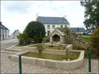 Je vous emmène à présent au sud des Monts d'Arrée, à Collorec. Commune bretonne de l'arrondissement de Châteaulin, dans le Pays Dardoup, elle se situe dans le département ...