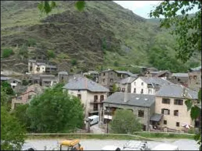 Je vous emmène à la frontière espagnole, à Valcebollère. Petit village occitan de 39 habitants, en Cerdagne, il se situe dans le département ...