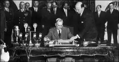 Quel pacte a été conclu le 14 mai 1955 ?