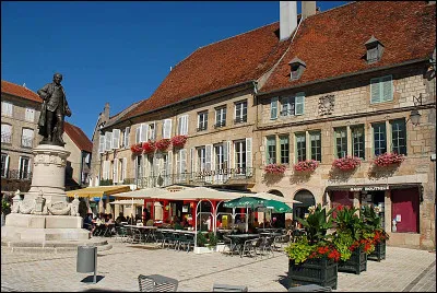 Langres et Joinville sont des villes du département :