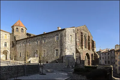 Vous pourrez y visiter le village du Monastier-sur-Gazeille :