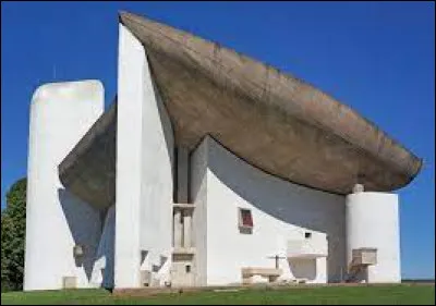 La chapelle Notre-Dame du Haut, construite par Le Corbusier, près du village de Ronchamp, se trouve dans le département :