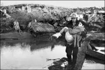 En quelle ann&eacute;e le barrage de Malpasset a-t-il c&eacute;d&eacute; ?