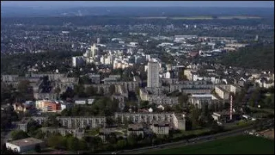 Creil est la troisième ville, avec 36 000 habitants, et la première agglomération du département, avec 125 000 habitants :