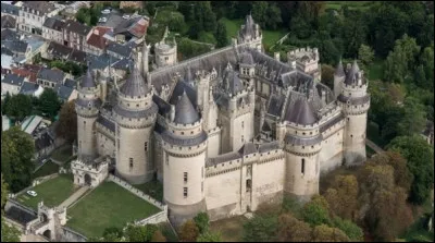 Vous pourrez visiter dans le département le château de Pierrefonds :