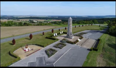 Vous y verrez le site du Chemin des dames, théâtre de plusieurs batailles meurtrières de la première guerre mondiale.