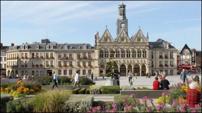 Saint-Quentin est la ville la plus peuplée, avec 53 000 habitants :