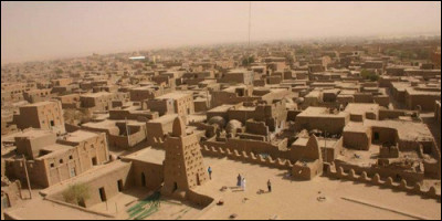 Quelle ville du Mali est surnommée "La ville aux 333 saints" ?