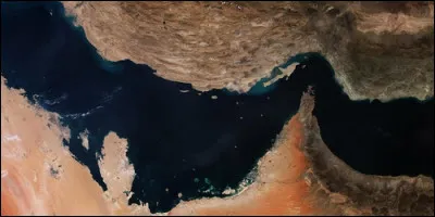 Quel détroit un pétrolier franchit-il lorqu'il passe du golfe Persique au golfe d'Oman ?