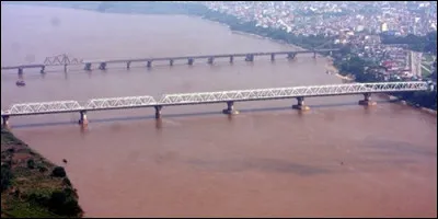 Quel fleuve traverse Hanoi, la capitale du Vietnam ?