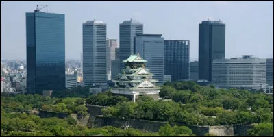 Sur quelle île japonaise se trouve la ville d'Osaka ?