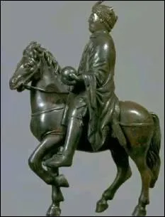 En l'an 800, un homme se fait couronner empereur. Il s'agit de ...