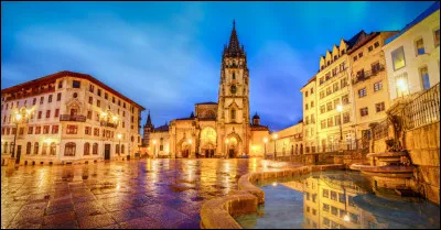 Quelle est cette ville du nord de l'Espagne capitale de la communaut&eacute; autonome et de la principaut&eacute; d'Asturies ?