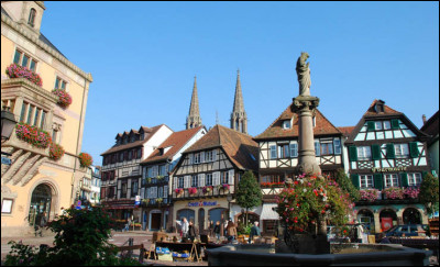 Quelle est cette ville du Bas-Rhin, berceau légendaire de Sainte-Odile, lovée sur les contreforts du massif vosgien ?