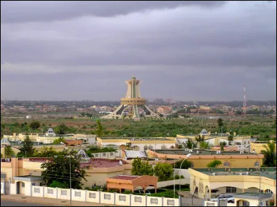 Quelle est cette ville, capitale du Burkina Faso, centre administratif, &eacute;conomique, financier et culturel du pays ?