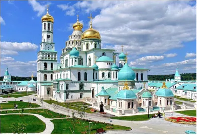 Quel est cette ville de la F&eacute;d&eacute;ration de Russie, capitale de l'oblast &eacute;ponyme, ville industrielle sp&eacute;cialis&eacute;e dans l'armement et la p&eacute;trochimie ?