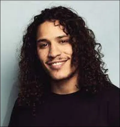 Qui est ce beau chanteur ?