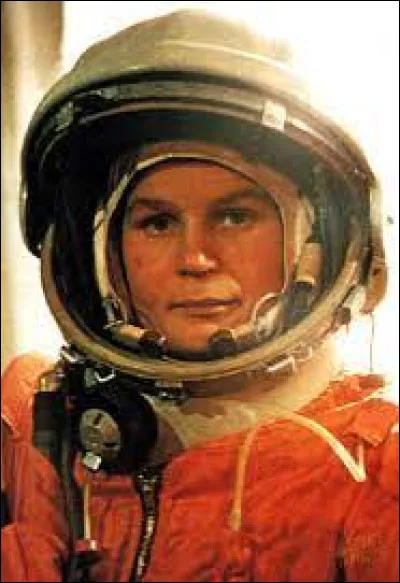 Quel est le nom de famille de l'astronaute soviétique, Valentina ?