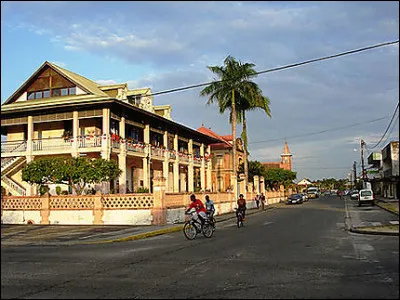 Saint-Laurent-du-Maroni est, avec 47 000 habitants, la deuxième ville du département :