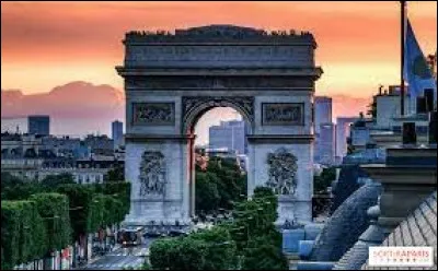 En quelle année l'Arc de Triomphe a-t-il été inauguré ?