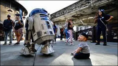 Quel est le nom de ce petit robot apparaissant dans "Star Wars" ?