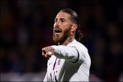 Pour quelle &eacute;quipe le footballeur Sergio Ramos joue-t-il ?