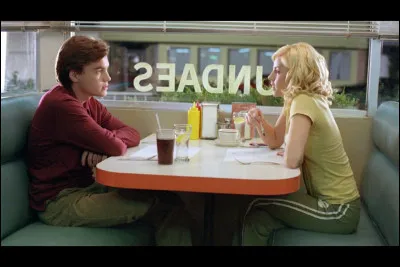 "Girl next door" est le titre d'un film joué par Cameron Diaz.