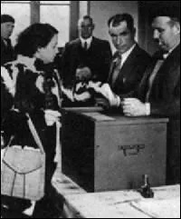 De quand date le droit de vote accordé aux femmes ?