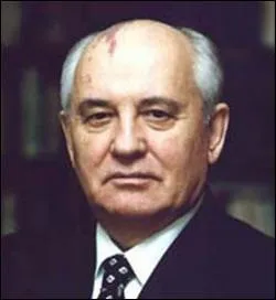 La fin de la guerre froide date de la chute du mur de Berlin en novembre 1989. L'URSS, quant à elle, éclate en...