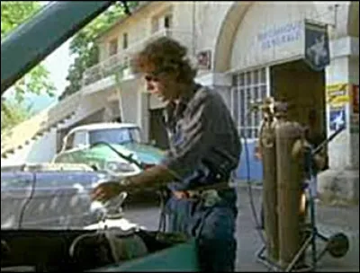 Dans quel film Souchon joue-t-il les garagistes ?