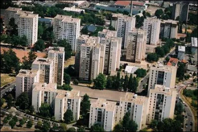 Ce département dont une large moitié sud est rurale, fait partie des deux les moins peuplés avec 1,3 million d'habitants :