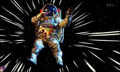 Qui se cache sous le masque du cosmonaute ?