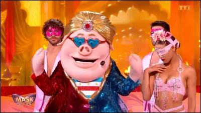 Qui se cachait sous le cochon ?