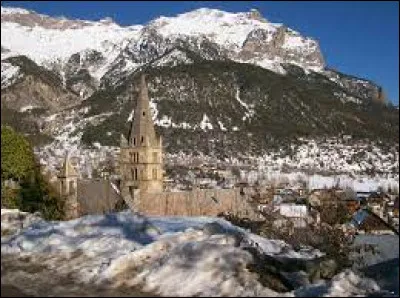 Nous terminons notre balade au cur du massif des Écrins, à Vallouise. Ancienne commune de l'arrondissement de Briançon, à la confluence du Gyr et de l'Onde, qui donnent naissance à la Gyronde, elle se situe dans le département ...