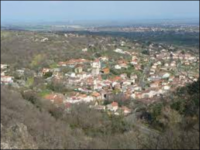 Commune de l'aire urbaine de Riom, traversée par l'Ambène, Enval se situe dans le département auvergnat ...