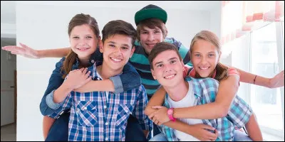 Ces deux amis se retrouvent à l'école / au collège le lendemain matin. Pour dire "salut", la personne 1 dit "Wesh !" Que va répondre la personne 2 à ceci ?