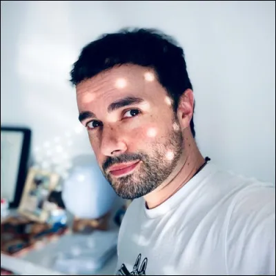 Comment s'appelle celui qui a écrit ''Mortelle Adèle'' ?