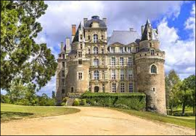 Dans quel département le château de Brissac est-il situé ?