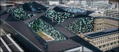 Dans quelle ville l'Hexagone Balard est-il situé ?